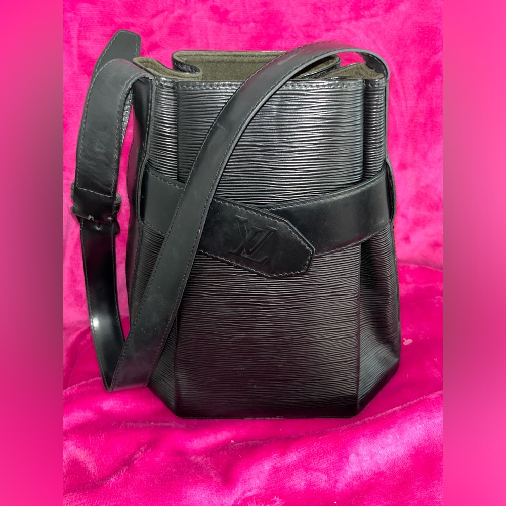 Authentic Louis Vuitton Epi Sack Depaule PM